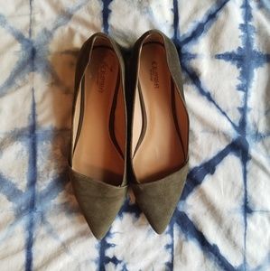 CROWN VINTAGE Suede Pointed Toe Flat - Size 8.5